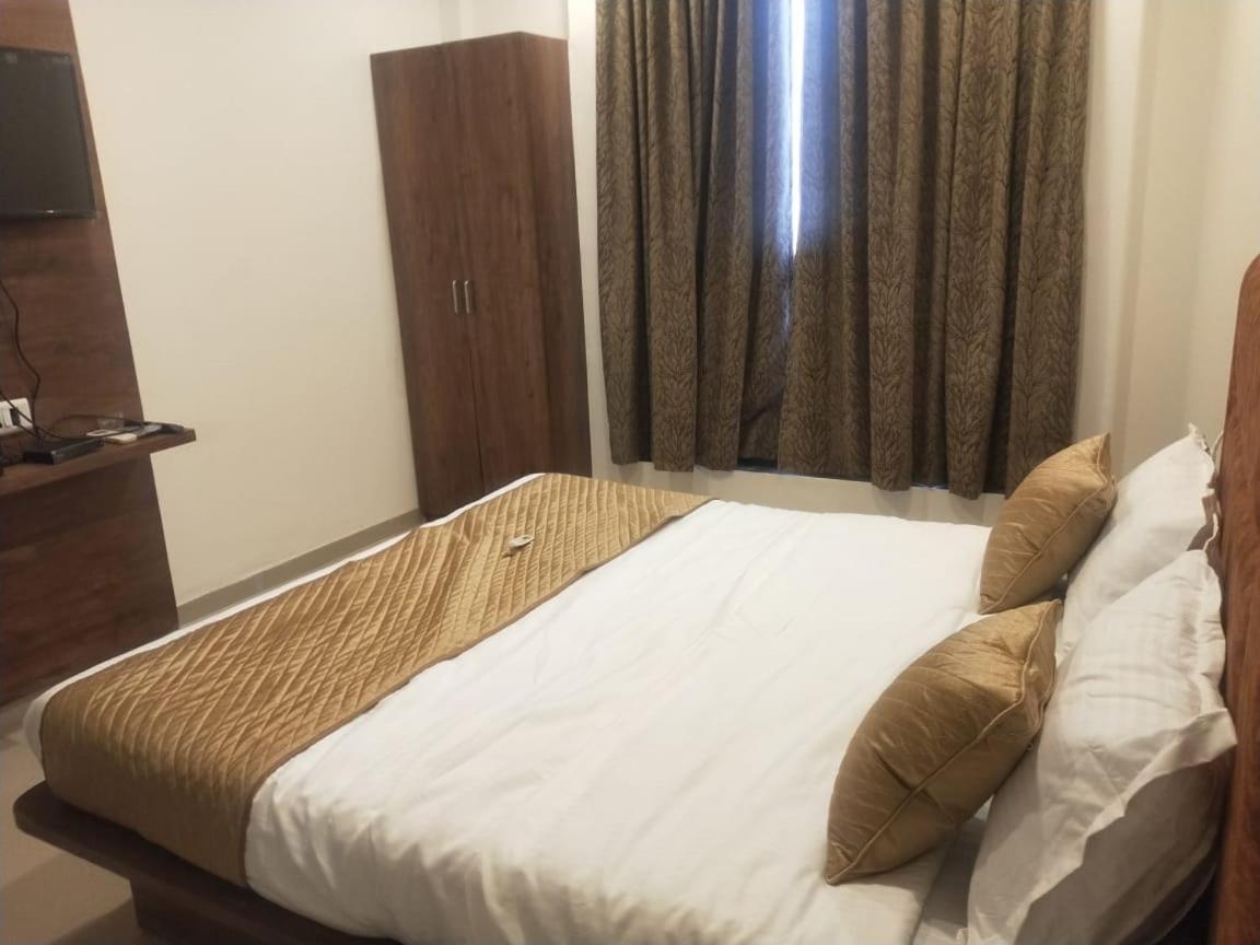 Hotel Sai Krupa Ahmedabad Luaran gambar